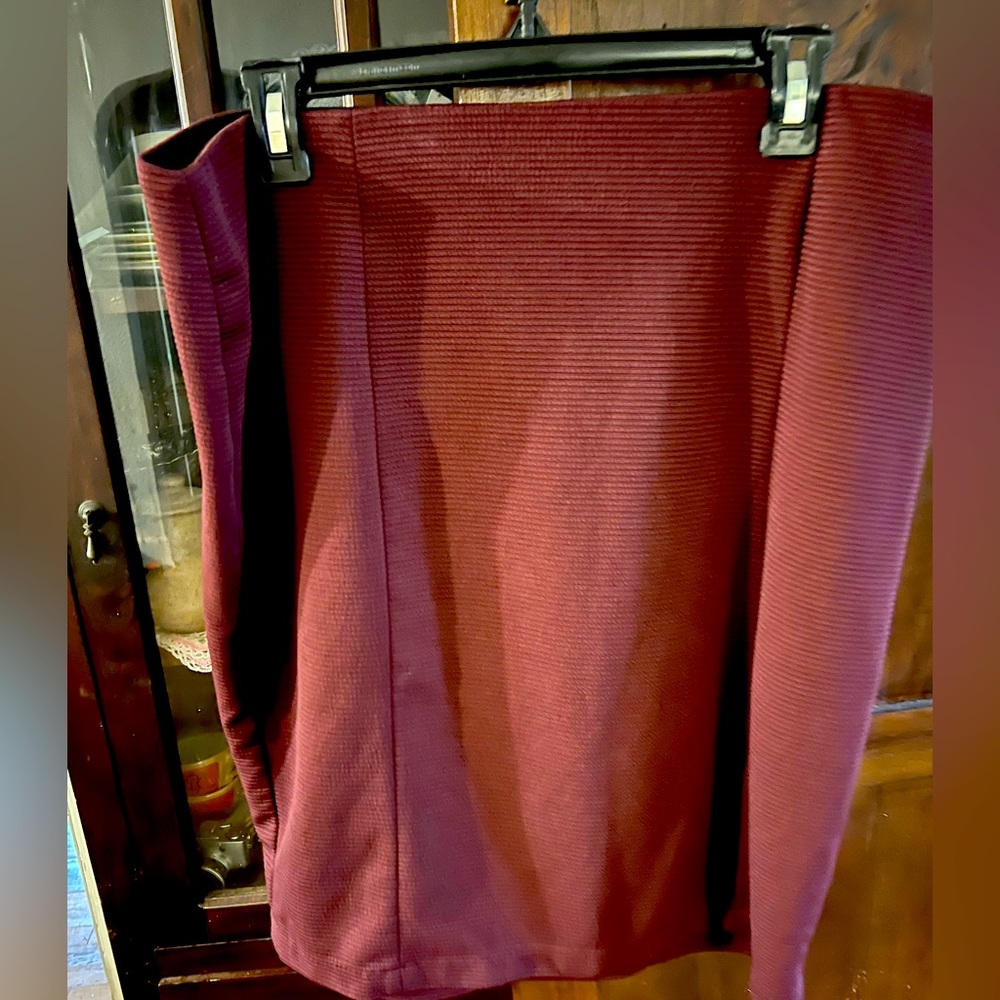 Maroon tube skirt with thick elastic waist and a ribbed texture. Size XL